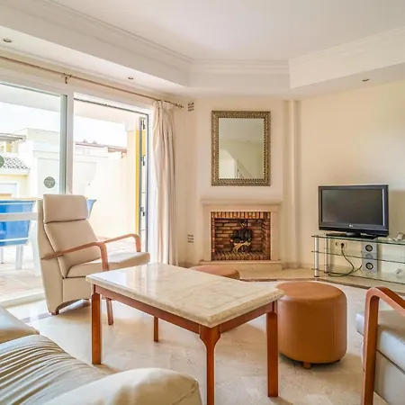 Beautiful In Benahavis With Outdoor Swimming Pool, Jacuzzi And 1 Bedrooms Tatil Evi