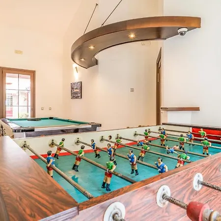 Beautiful In Benahavis With Outdoor Swimming Pool, Jacuzzi And 1 Bedrooms Estepona