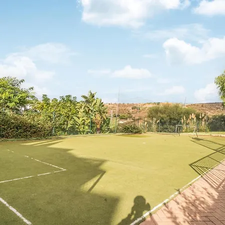 Tatil Evi Beautiful In Benahavis With Outdoor Swimming Pool, Jacuzzi And 1 Bedrooms Estepona